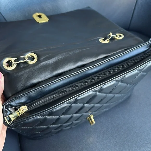 Quilted Black Purse - Picture 8 of 8